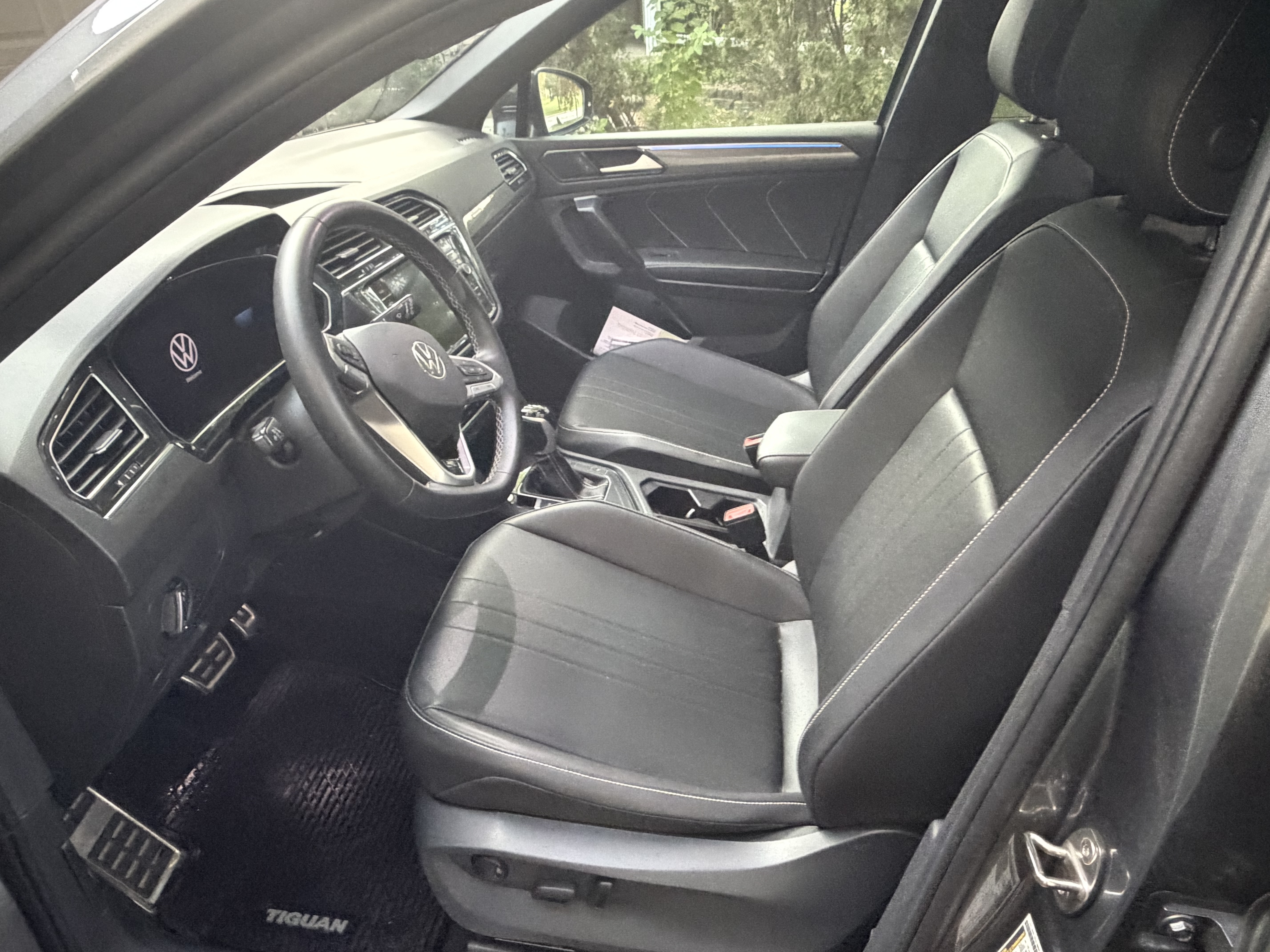 Used 2023 Volkswagen Tiguan SE R-Line FWD image 8