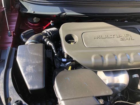 Used 2019 Jeep Cherokee Latitude Plus w/ Cold Weather Group image 28