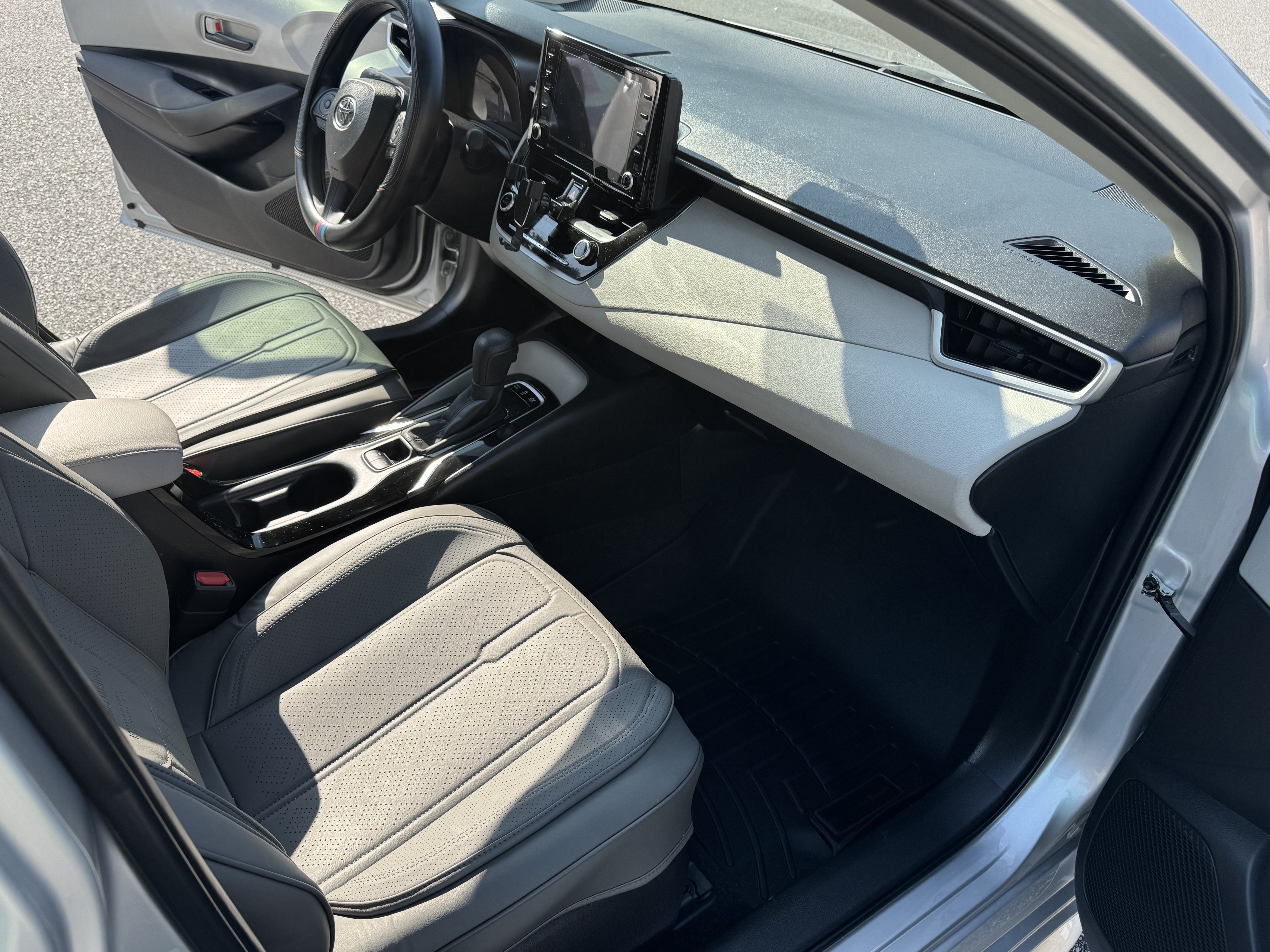 Used 2022 Toyota Corolla LE FWD image 18