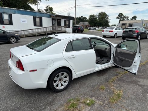 Used 2010 Chevrolet Malibu LS FWD image 15