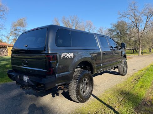 Used 2017 Ford F250 Lariat w/ Lariat Ultimate Package image 10