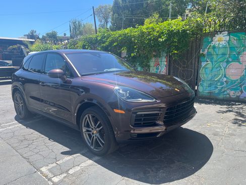 Used 2022 Porsche Cayenne AWD/4WD image 2