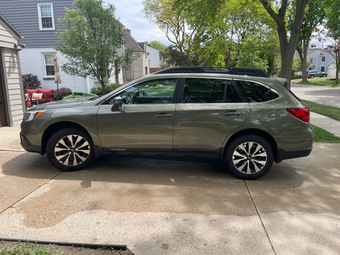 Used 2015 Subaru Outback 2.5i Limited AWD/4WD image 10