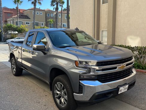 Used 2020 Chevrolet Silverado 1500 LT w/ Trailering Package image 4