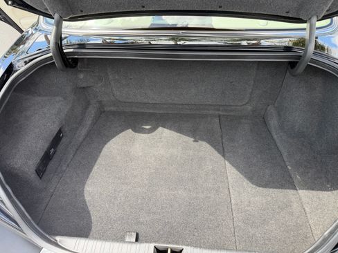 Used 2003 Jaguar XJ8 image 21