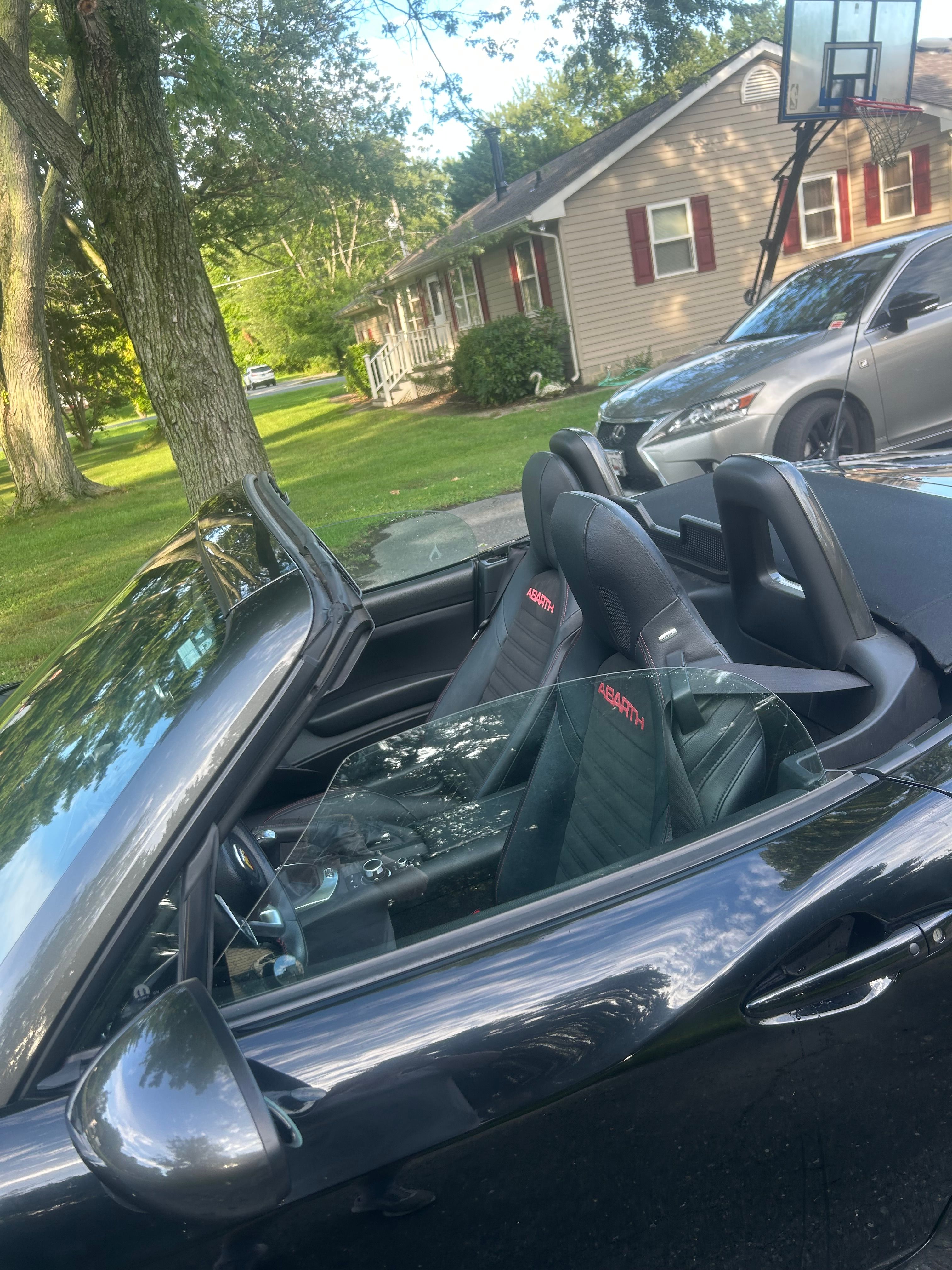 Used 2018 FIAT 124 Spider Abarth w/ Navigation & Sound Group RWD image 2