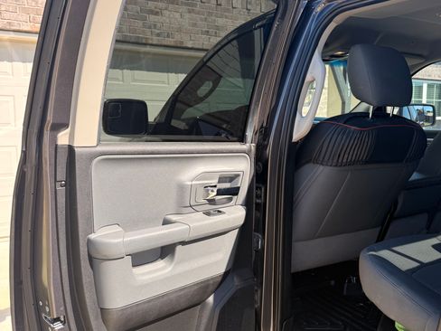 Used 2018 RAM 1500 Classic SLT image 20