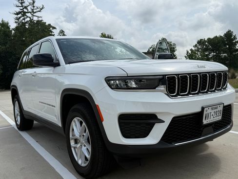 Used 2025 Jeep Grand Cherokee Laredo X RWD image 1