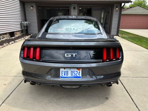 Used 2017 Ford Mustang GT Premium RWD image 5
