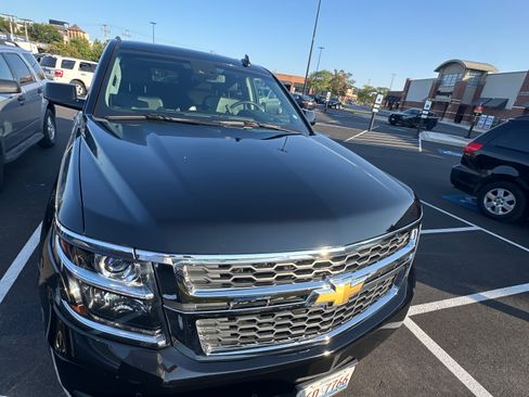 Used 2015 Chevrolet Suburban LT w/ Luxury Package image 2