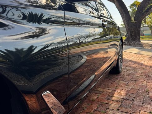 Used 2018 BMW 530i xDrive w/ Premium Package image 5