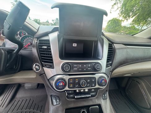 Used 2016 Chevrolet Suburban LT RWD image 8