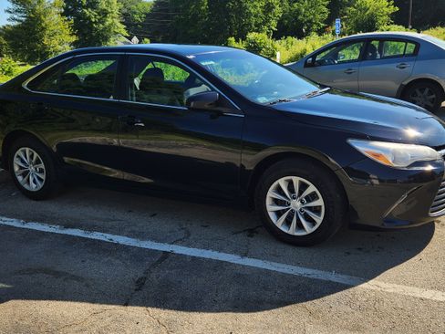 Used 2017 Toyota Camry LE FWD image 5