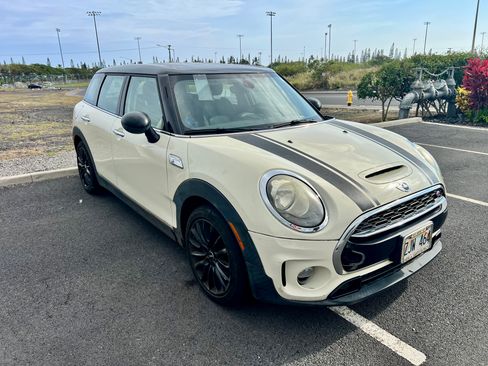 Used 2017 MINI Cooper Clubman S FWD image 1