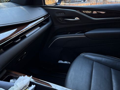 Used 2023 Cadillac Escalade ESV Premium Luxury image 14