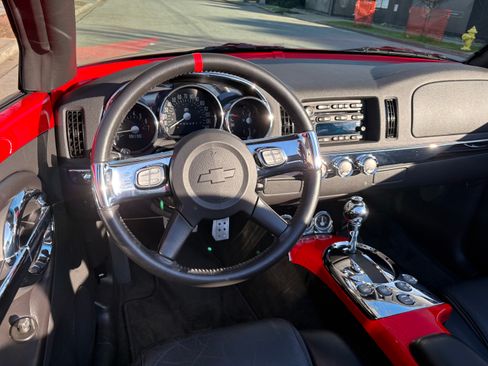 Used 2006 Chevrolet SSR w/ Preferred Equipment Group image 17