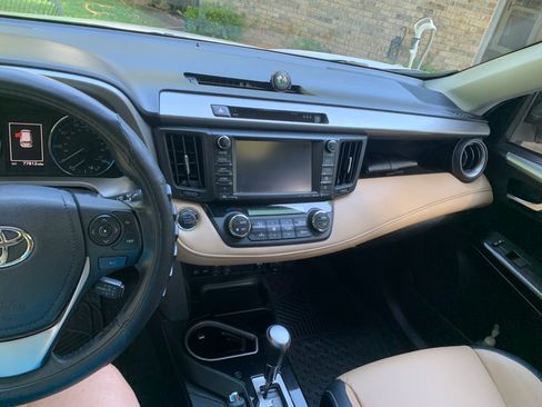 Used 2018 Toyota RAV4 Limited w/ Advanced Technology Package FWD image 22