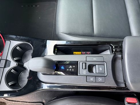 Used 2025 Toyota Prius image 9