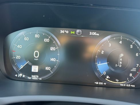 Used 2022 Volvo XC90 T6 Momentum w/ Climate Package image 9