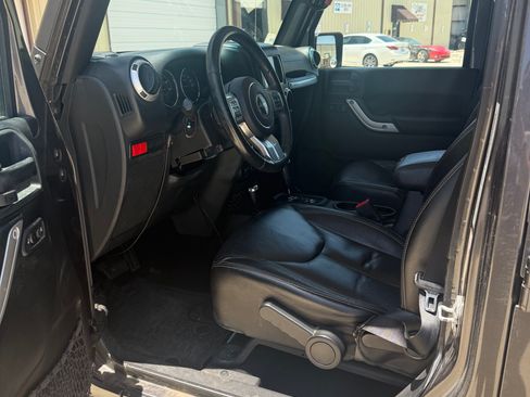 Used 2016 Jeep Wrangler Unlimited Rubicon AWD/4WD image 10