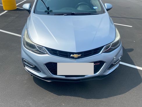 Used 2017 Chevrolet Cruze LT w/ Convenience Package image 1