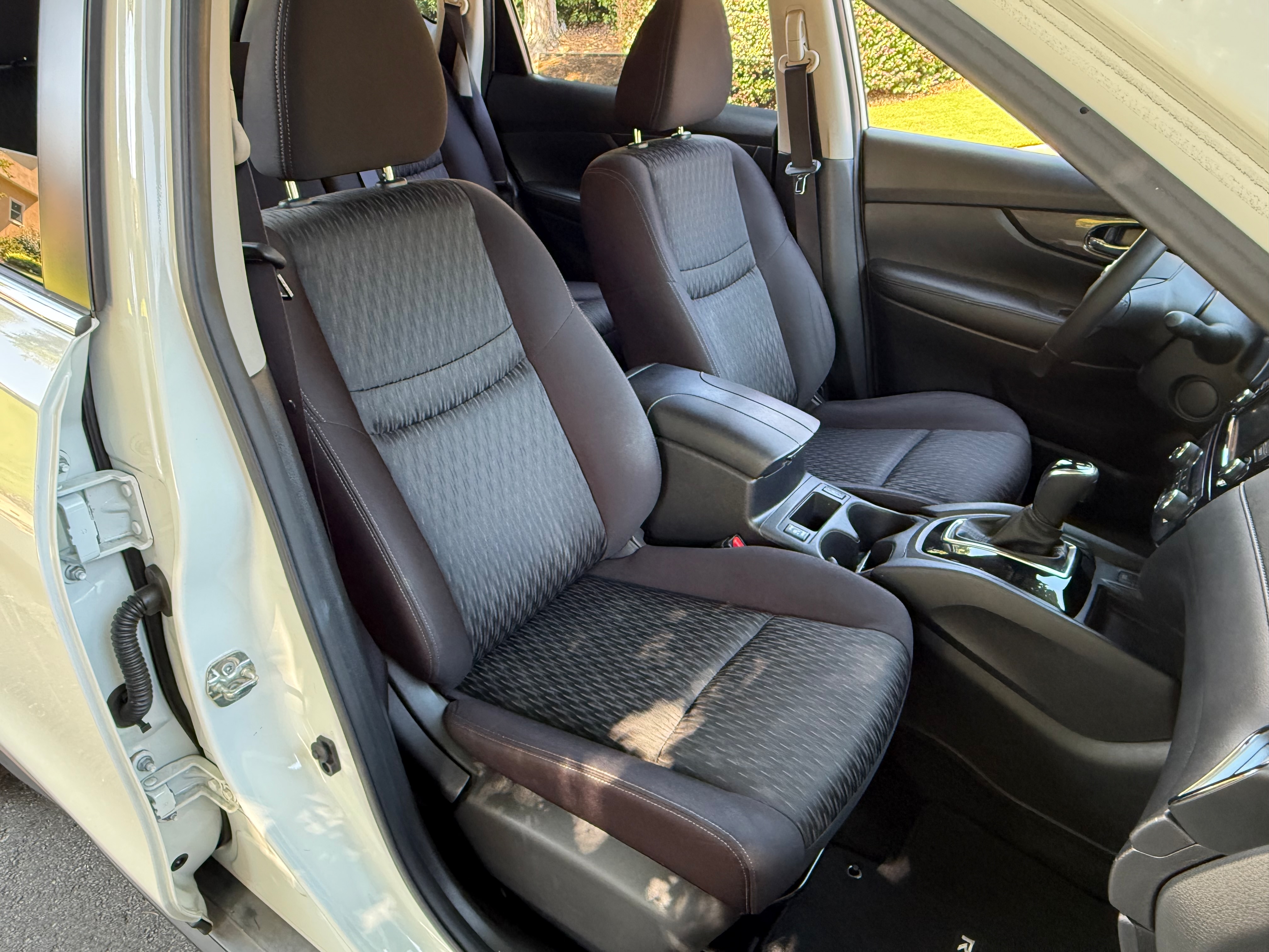 Used 2019 Nissan Rogue SV w/ Premium Package FWD image 20