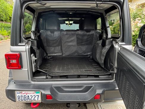 Used 2018 Jeep Wrangler Unlimited Rubicon AWD/4WD image 10