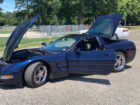 Used 2001 Chevrolet Corvette Coupe w/ Preferred Equipment Group2 image 13