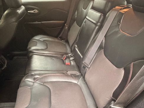 Used 2015 Jeep Cherokee Trailhawk w/ Comfort/Convenience Group image 9