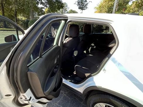 Used 2015 Chevrolet Trax LS image 14