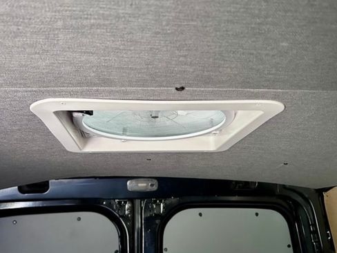 Used 2021 Mercedes-Benz Sprinter 2500 image 13