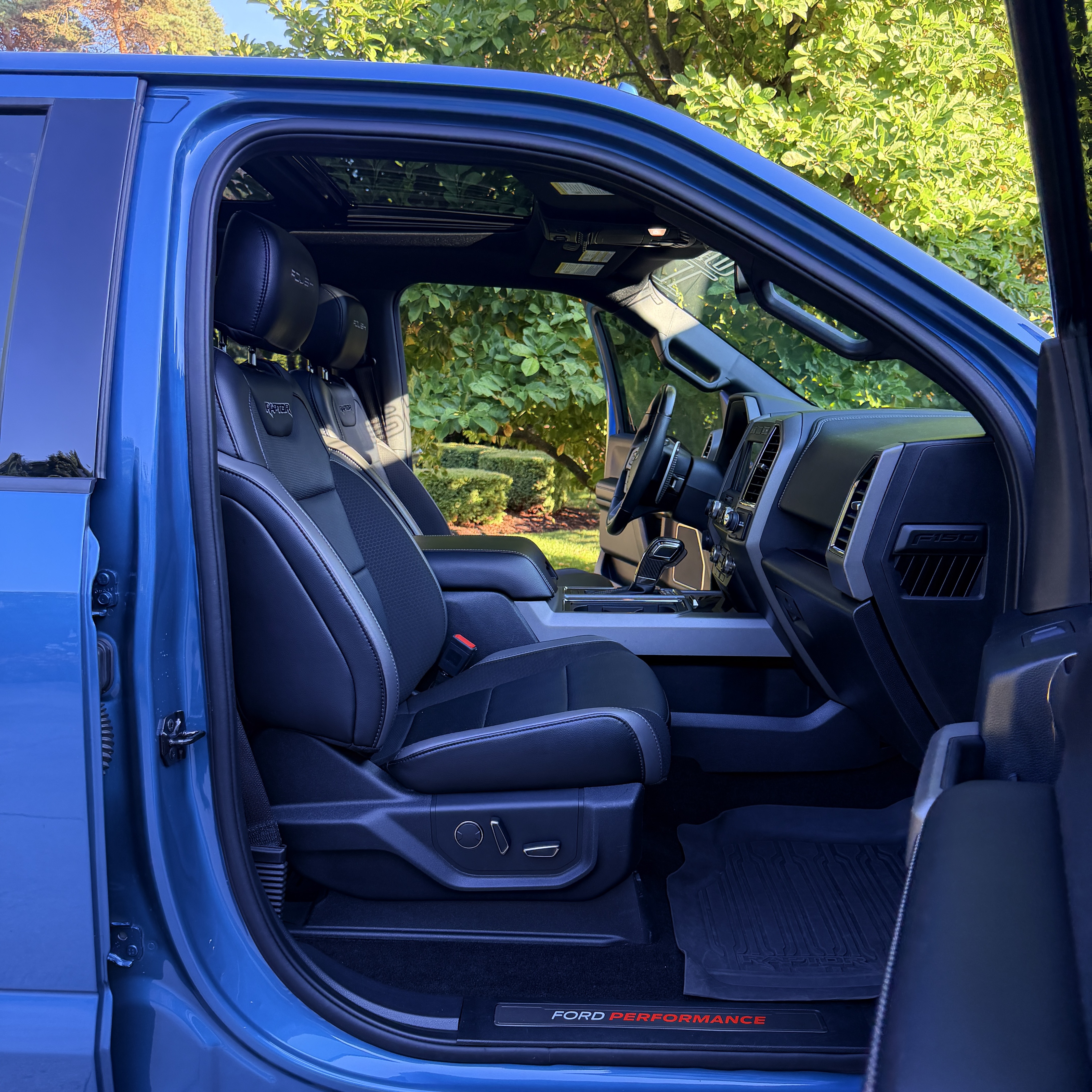 Used 2019 Ford F150 Raptor w/ Equipment Group 802A Luxury AWD/4WD image 14
