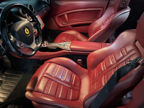 Used 2012 Ferrari California image 11