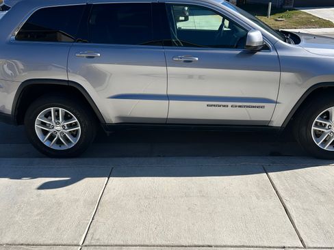 Used 2018 Jeep Grand Cherokee Laredo image 4