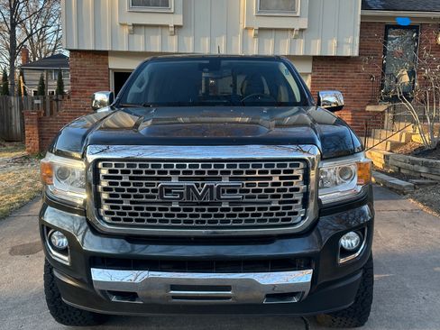 Used 2017 GMC Canyon Denali image 2