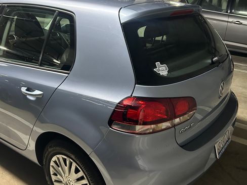 Used 2011 Volkswagen Golf 4-Door FWD image 9
