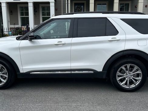 Used 2023 Ford Explorer XLT w/ Equipment Group 202A image 2
