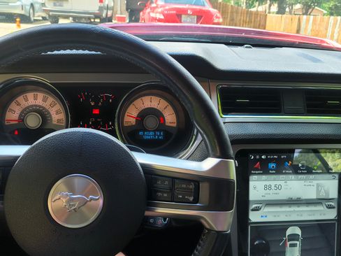 Used 2011 Ford Mustang GT Premium RWD image 11