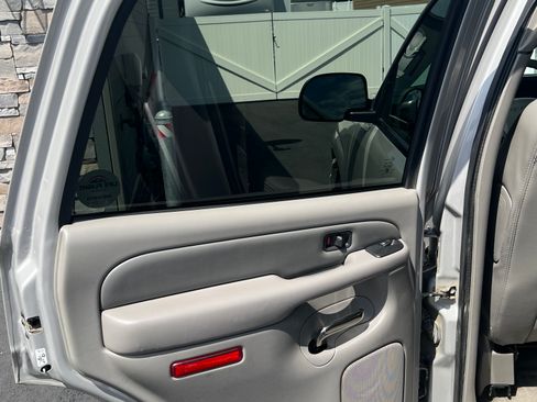 Used 2004 GMC Yukon Denali AWD/4WD image 16