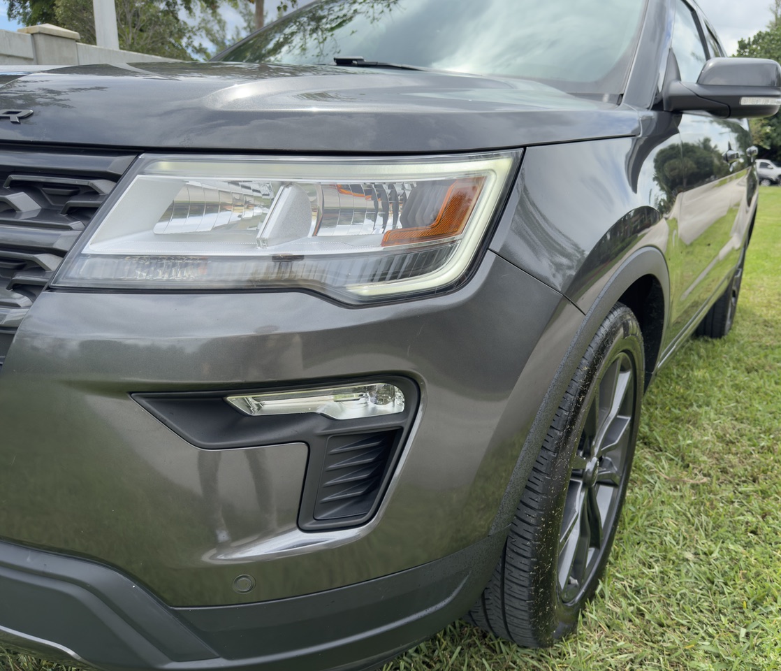Used 2018 Ford Explorer XLT w/ Equipment Group 202A FWD image 9