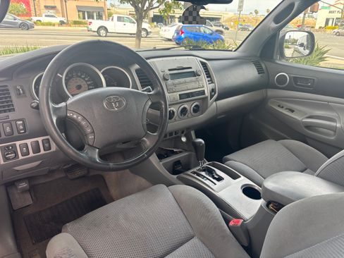 Used 2009 Toyota Tacoma PreRunner image 9