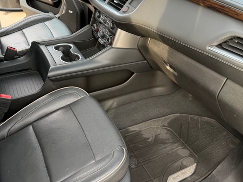 Used 2021 Chevrolet Tahoe Premier w/ Premium Package image 6