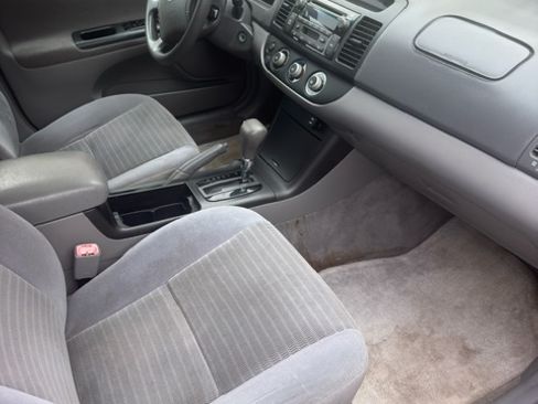 Used 2006 Toyota Camry LE FWD image 4