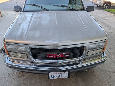 Used 1999 GMC Suburban 2WD w/ Marketing Opt Pkg 2 image 8