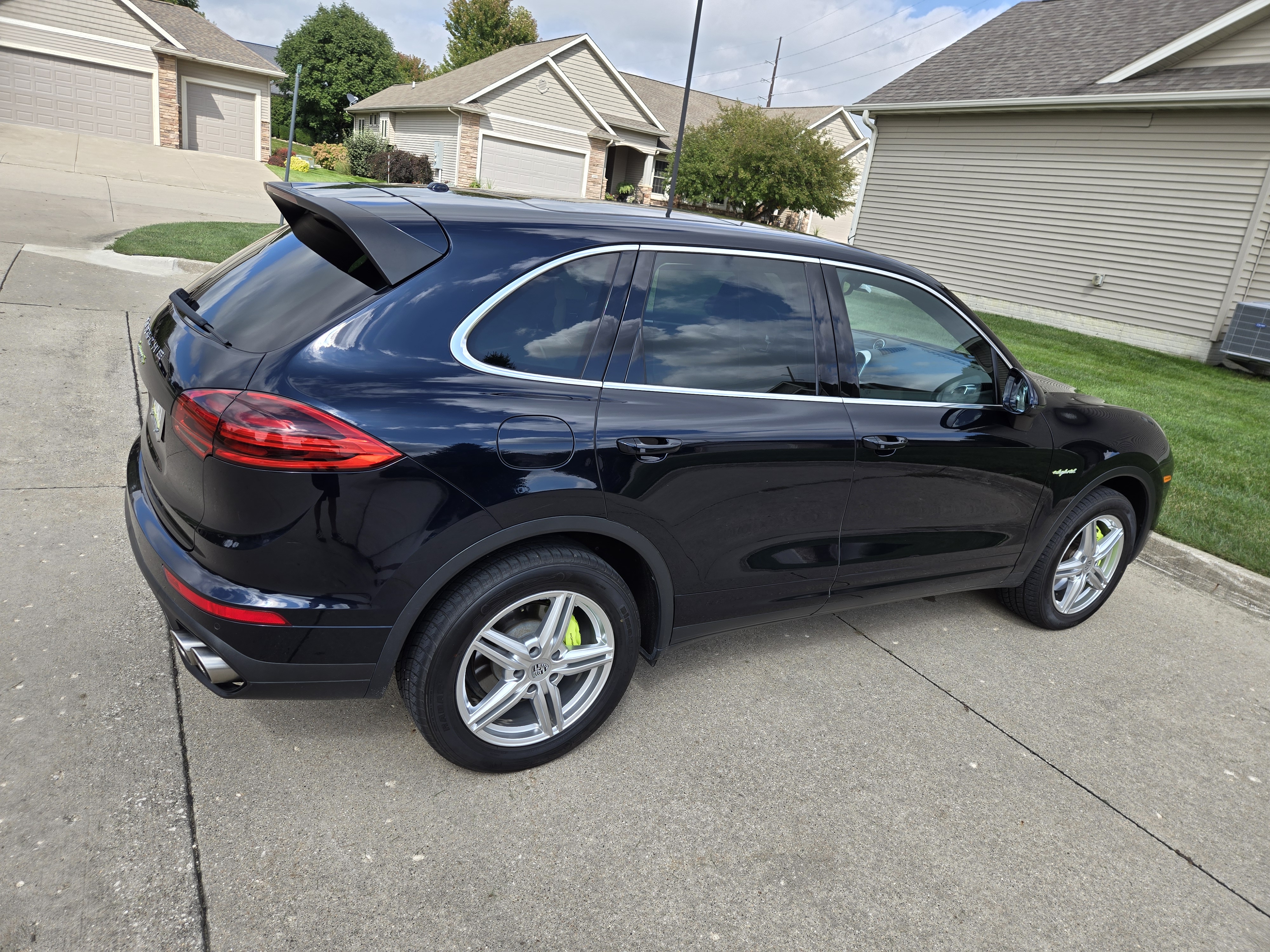 Used 2016 Porsche Cayenne S AWD/4WD image 5