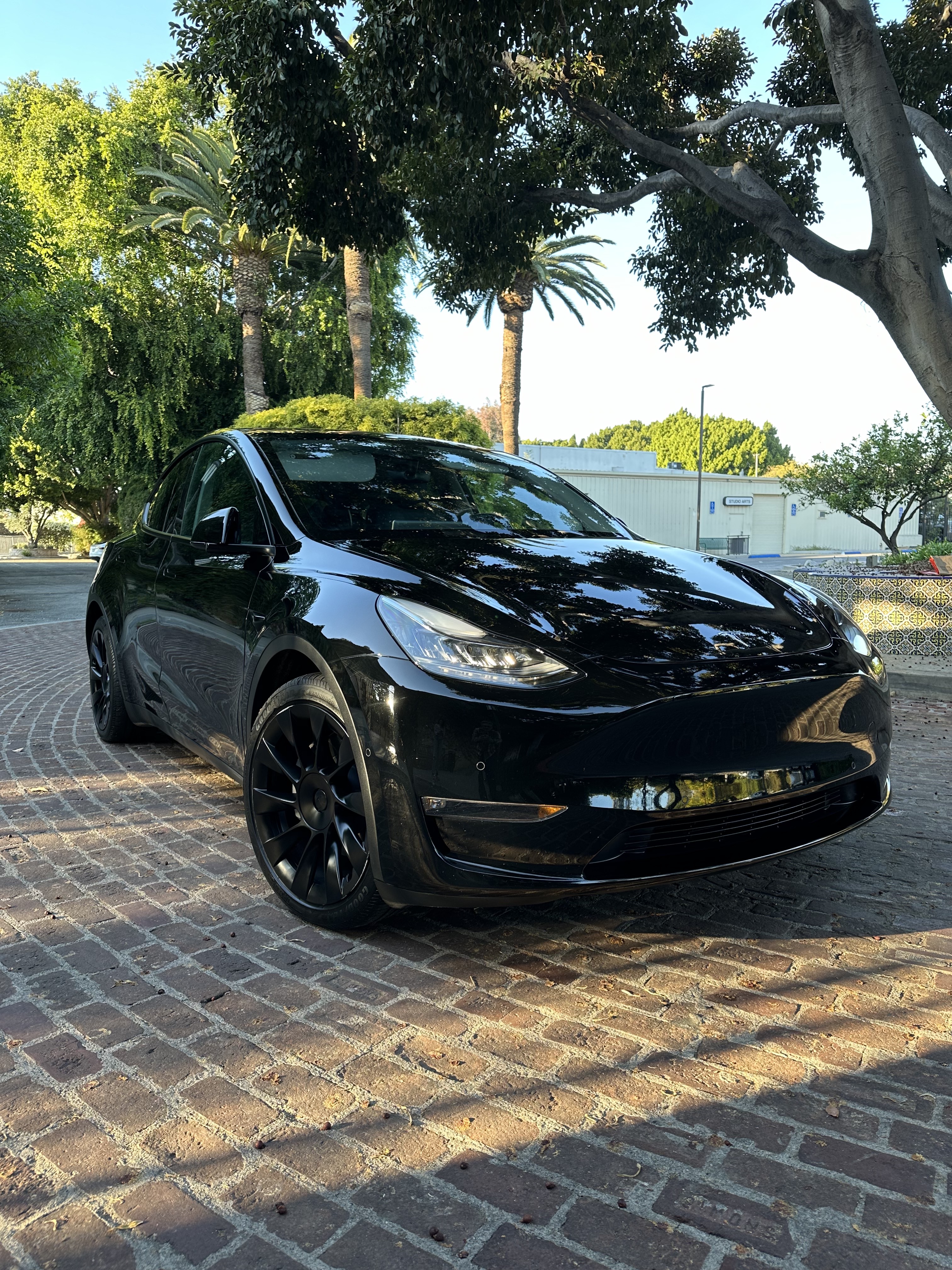 Used 2021 Tesla Model Y Long Range AWD/4WD image 1