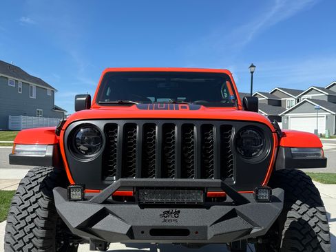 Used 2023 Jeep Gladiator Rubicon image 2