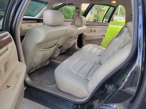 Used 1994 Cadillac De Ville Sedan FWD image 10