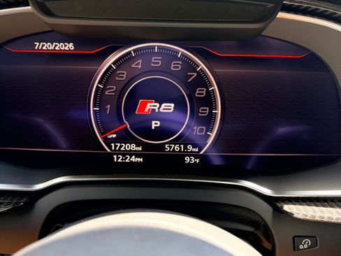 Used 2021 Audi R8 V10 w/ Premium Package RWD image 12