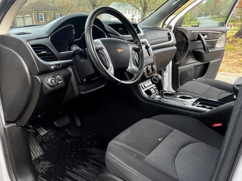 Used 2016 Chevrolet Traverse LT w/ Style and Technology Package image 5
